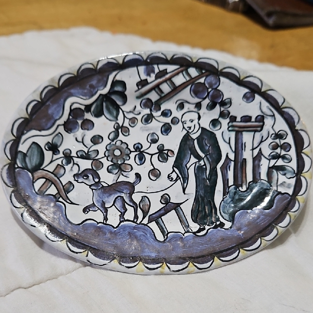 Vao Coimbra Portugal Sec XVII Hand Painted Walking the Dog Trinket Dish